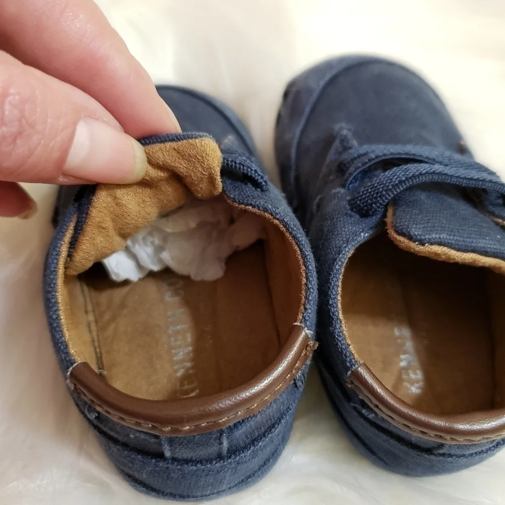Kenneth Cole Blue Baby Real Deal shoes Size 2 ( 3- 6 Months )